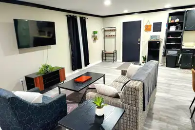 Image de Nice Detatched Garage Studio Apartment Minutes from everything! Private Entrance!