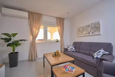 Image de M Entire floor in a spacious house with pool