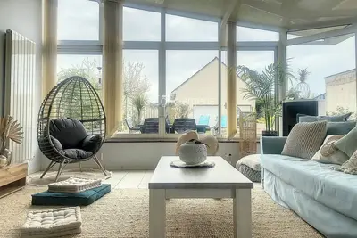 Image de Fm42 - À Ciel Ouvert. . Maison avec grande veranda et jardin