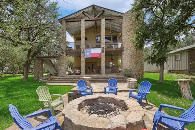 Image de Heaven In Hells Gate! Water access, kayaks, game room!