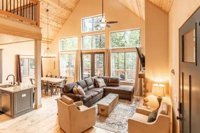 Image de Sierra Luxury Chalet - w/ Central Heat!