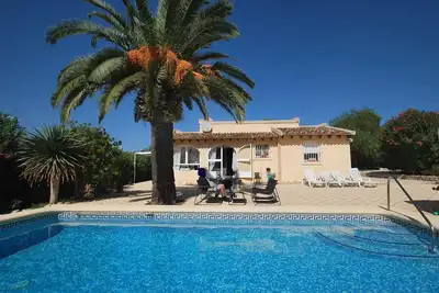 Image de Maison  située au calme avec piscine privée