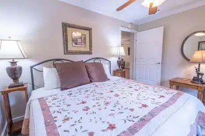 Image de Ada-Friendly Estate Cottage • 2 King Beds • Quiet Retreat