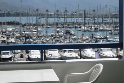 Image de Vue Magnifique Sur Le Port, Parking Couvert, Plage à 100m, Espagne en 10mn, Wifi