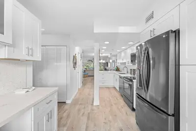 Image de Comfy Townhome at Executive Bay Club - Marina, Pool, and Tennis!