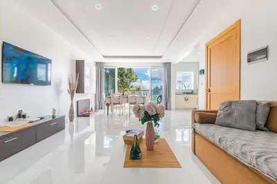 Image de Spacious Brand New Apartment 3 Bdr 2 Bth with Amazing Terrace