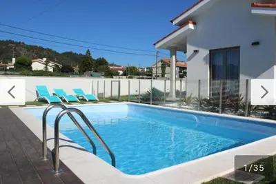 Image de Moradia dos telhadinhos avec piscine a 1. 5km de la plage et 1. 5 km de la montagn