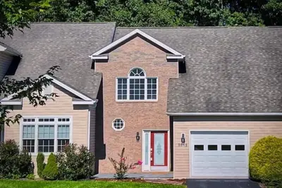 Image de Townhouse, sleeps 8, 5 mins to Lane stadium & Vt.