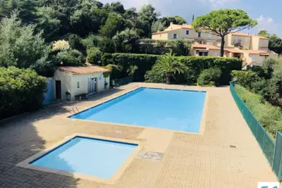 Image de Proche plage de la Nartelle dans résidence avec piscine et tennis.