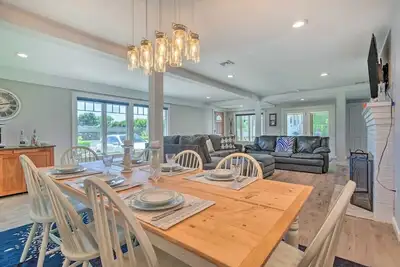Image de Narragansett Retreat w/ Ocean Views!