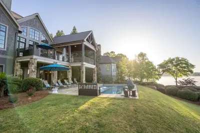 Image de Lake Views, Heated Pool, Hot Tub, Close To It All