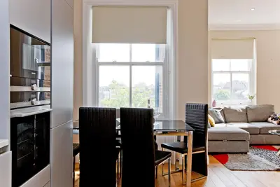 Image de Central Kensington - New Spacious 2 Bed Apartment