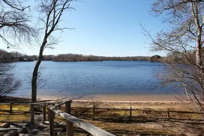 Image de Lakefront home with private beach & dock!