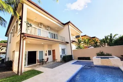 Image de Luxe Town Home with Private Pool