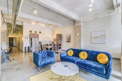 Walkable Downtown Loft with Pool