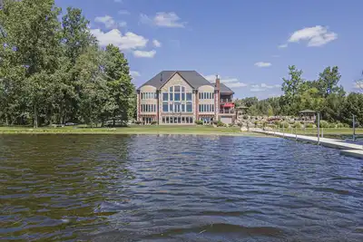 Image de Resort life living on Strawberry & Sunset Lake, therapeutic waterscape.