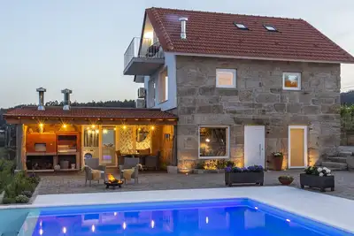 Image de Retraite de charme, piscine à débordement, vue imprenable - 35 minutes de Porto