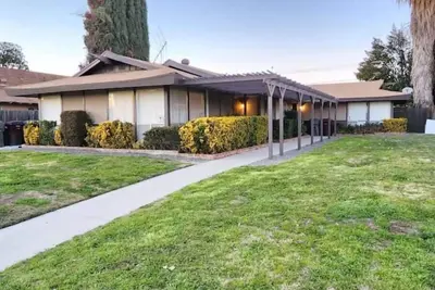 Image de Sale! Centrally Located, Super Clean, 4x Queen Bed