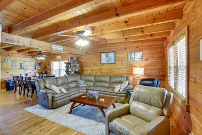Image de Rustic Dale Hollow Lake Cabin - Private Hot Tub!