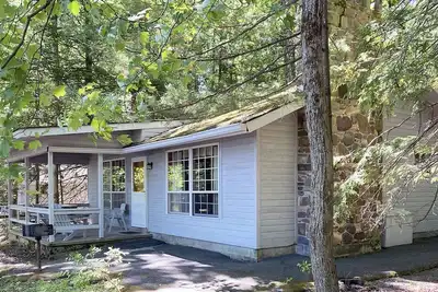 Image de Charming Lake View Cabin in the Poconos on Private Resort