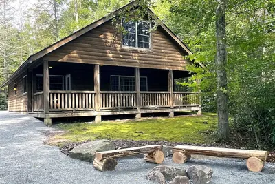 Image de Luxurious Lake View Log Cabin with Firepit in the Poconos