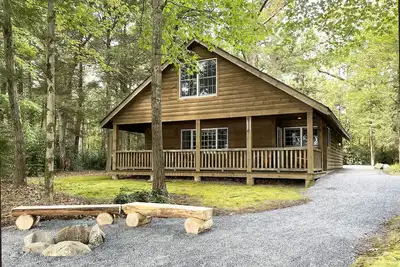 Image de Luxurious Lake View Log Cabin with Firepit in the Poconos