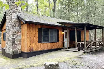 Image de Charming 3 Br Log Cabin in the Poconos