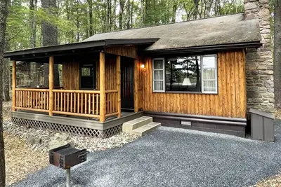 Image de Charming 2 Br Log Cabin in the Poconos