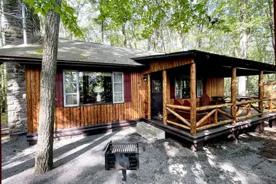 Image de Charming 3 Br Log Cabin in the Poconos