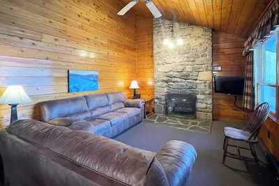 Image de Charming Lake View Cabin in the Poconos on Private Resort