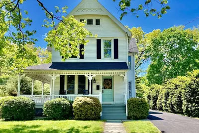Image de Charming Historic Owl House in Old Wethersfield