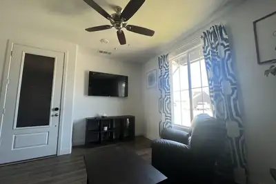 Image de Luxurious 1 Bedroom In-law Suite \"Private Entry\"