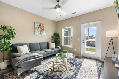 Image de Elegant 1br/1ba Condo with Pool, Gym and Laundry