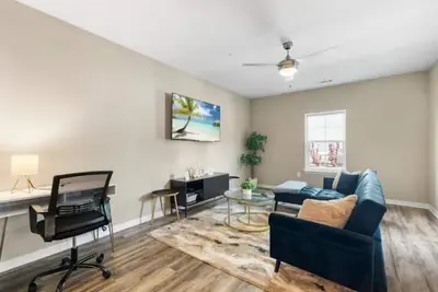 Image de Chic 2br/2ba Condo: Pool & More!