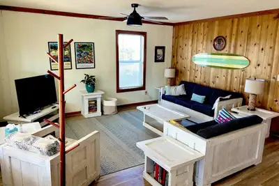 Image de Spacious condo with seasonal pool, tennis court, easy beach access, & balcony