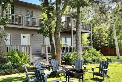 Image de The Point on Gull Lake – Unit 3: 2br Upper-Level Haven w/ Dock & Garage