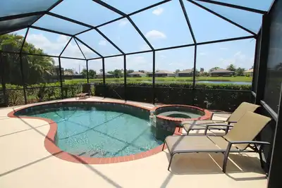 Image de 8603 Breathtaking lake view family house with a pool and golf on River Strand