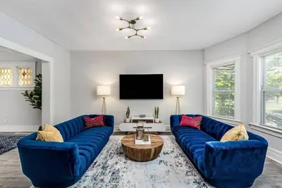 Fantastic 5 Bdrm - Stylish and Newly Renovated