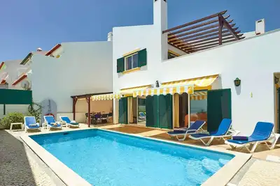 Image de Modern & Spacious Villa, A/C, Private Pool, Roof/Sun Terrace - 15mins walk to Restaurants & Beach!