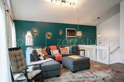 Image de Stylish Chalet with Private Sauna, Lake in Saw Creek. Bushkill. Pocono.