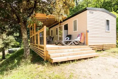 Image de Mobile-Home Premium 32m² 3 chambres - Terrasse semi-couverte - Clim + Tv + draps + serviettes inclus 6 personnes