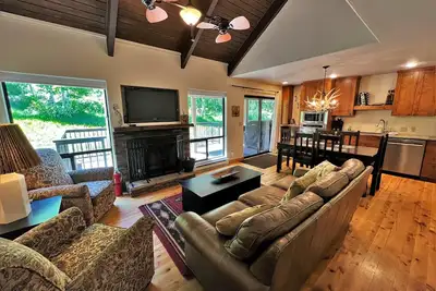 Image de 3 Story Luxury at Edelweiss, True Ski-In/Ski-Out, Wifi, Grill, Dog Friendly