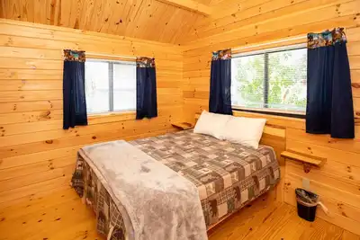 Image de 114) Pelican Log Cabin. Close to Hocking Hills State Park and more!