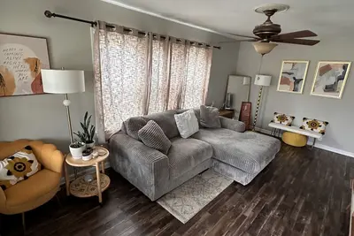 Image de Beautiful 2 Bedroom 3 Bathroom Walking Distance To Indianapolis Motor Speedway