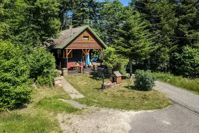 Image de Maison de vacances 'Blockhaus Im Schwarzwald' au milieu de la nature et avec vue sur la montagne