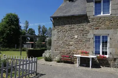 Image de Petite maison 'Gîte Proche St Malo - Cancale' avec jardin partagé et Wi-Fi