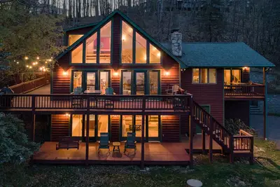 Image de Beautiful cabin with panoramic views, hot tub, pool table, and grill