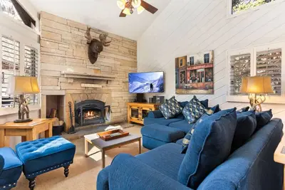 Image de Spacious East Vail Townhome - Private Hot Tub!