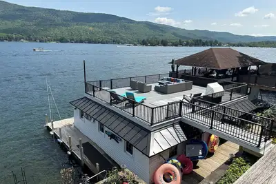 Image de Lakeside Cottage with Mountain Views