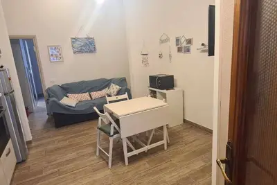 Image de Two-room second floor apartment a stone's throw from the pedestrian zone